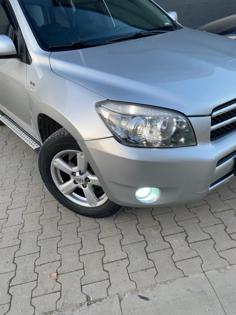 Toyota Rav4 D-4D luxury, снимка 3 - Автомобили и джипове - 52756799