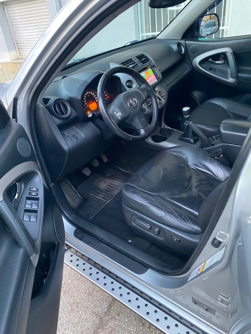 Toyota Rav4 D-4D luxury, снимка 10 - Автомобили и джипове - 52756799