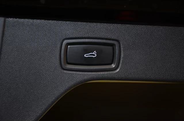 Porsche Macan 4* ELECTRIC* CAM* DISTR* MEMORY* CARPLAY* , снимка 12 - Автомобили и джипове - 54263756