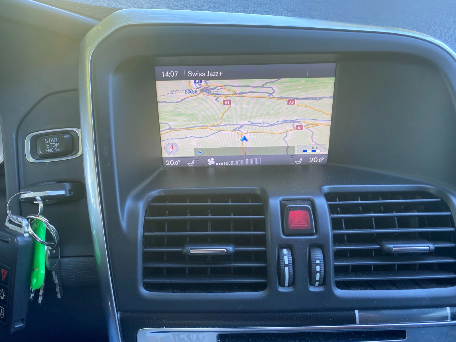 Volvo XC60 D5 R-Design Full Очакван внос - изображение 7