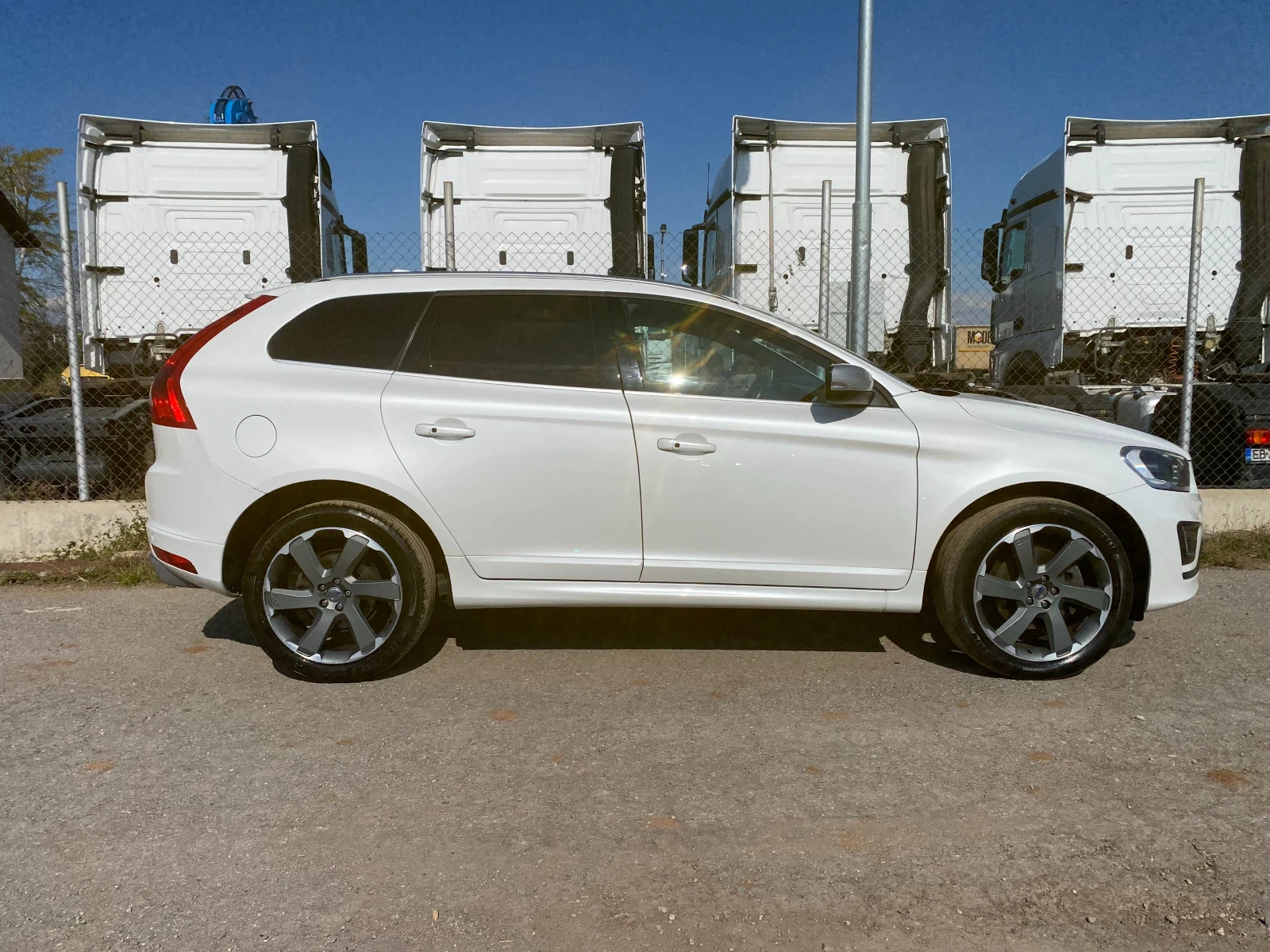 Volvo XC60 D5 R-Design Full Топ състояние - изображение 5
