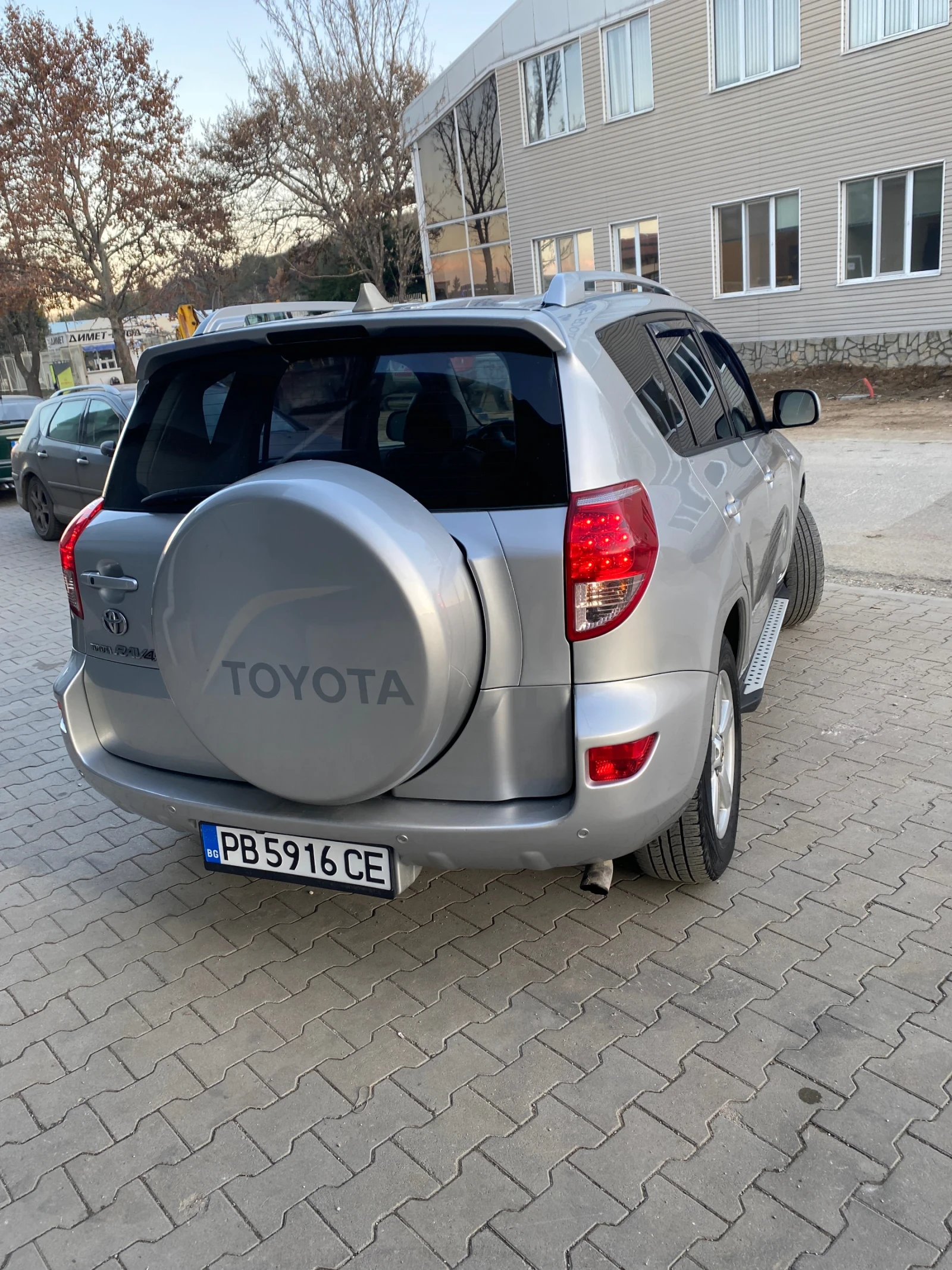Toyota Rav4 D-4D luxury - изображение 8