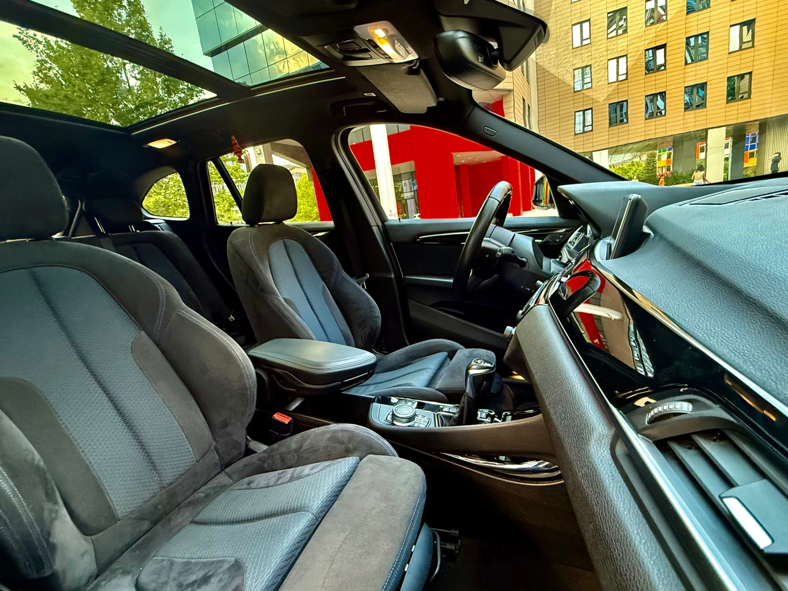 BMW X1 M-Pack, LED, Shadow, HUD, Pano, Swiss - изображение 9