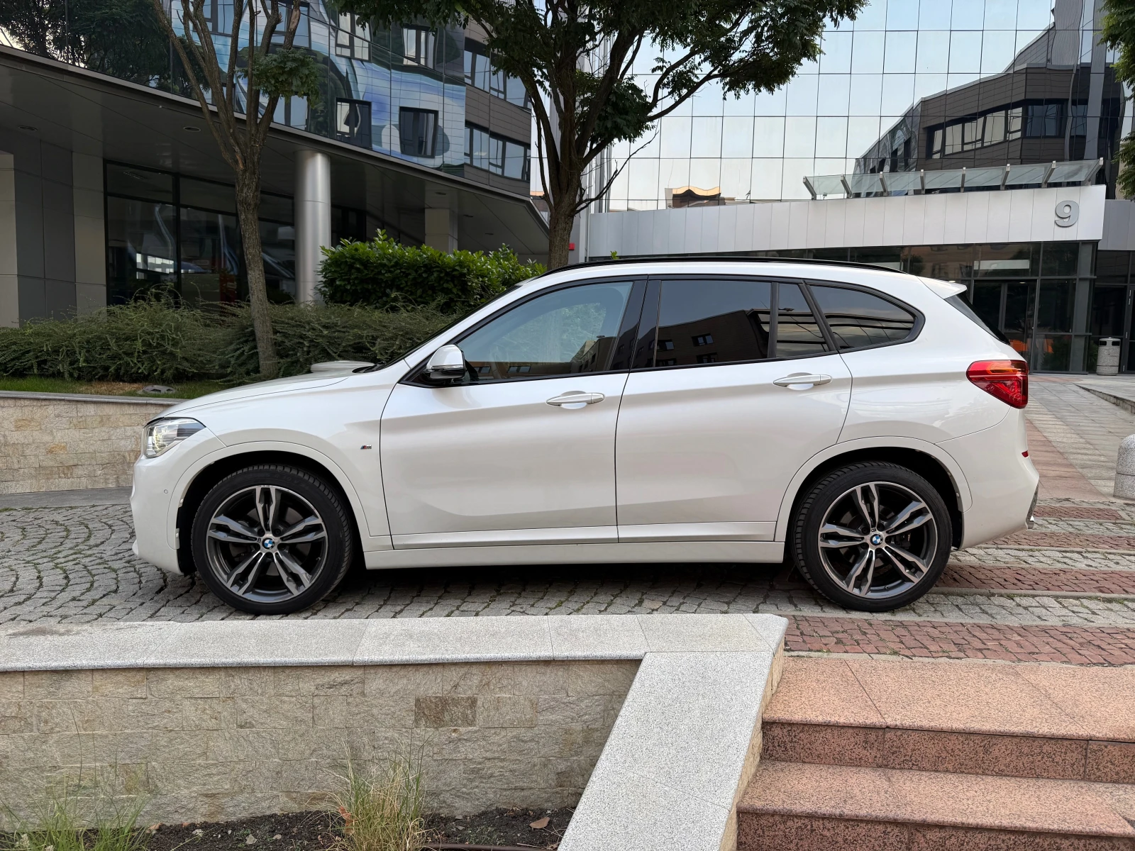 BMW X1 M-Pack, LED, Shadow, HUD, Pano, Swiss - изображение 2