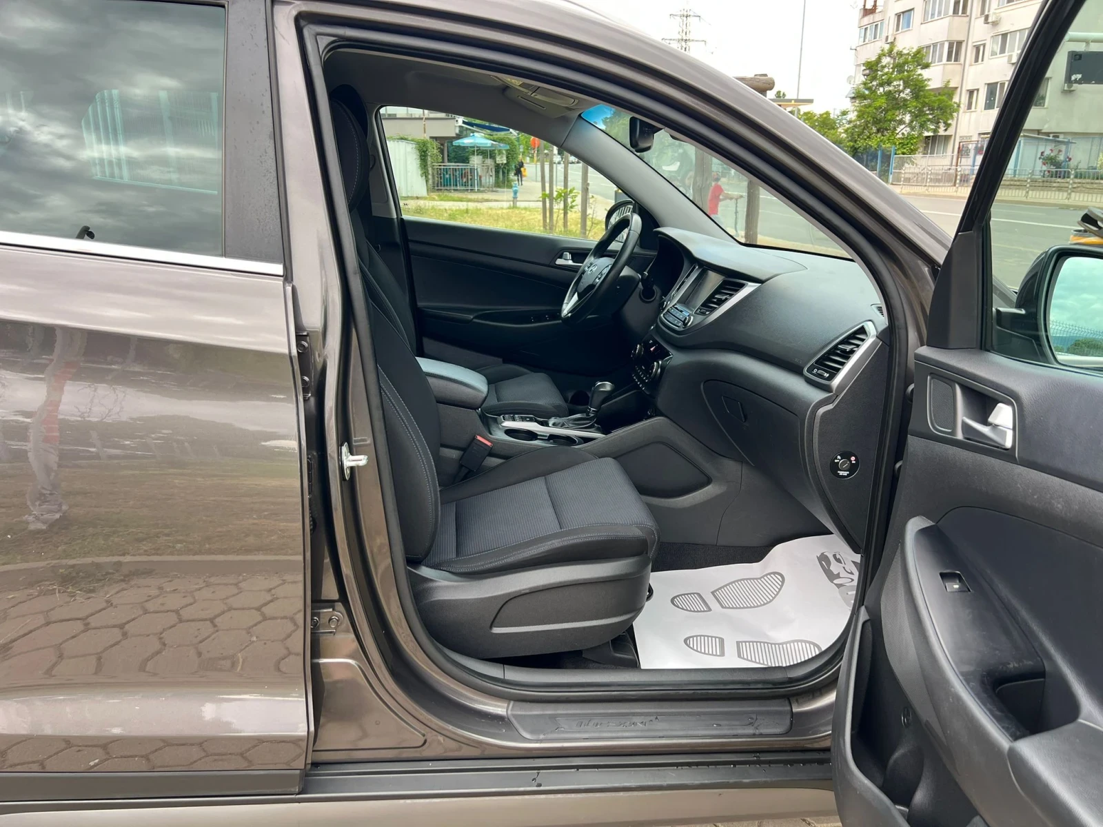 Hyundai Tucson 1.7CRDi/AVTOMAT/NAVI, снимка 11 - Автомобили и джипове - 54932590