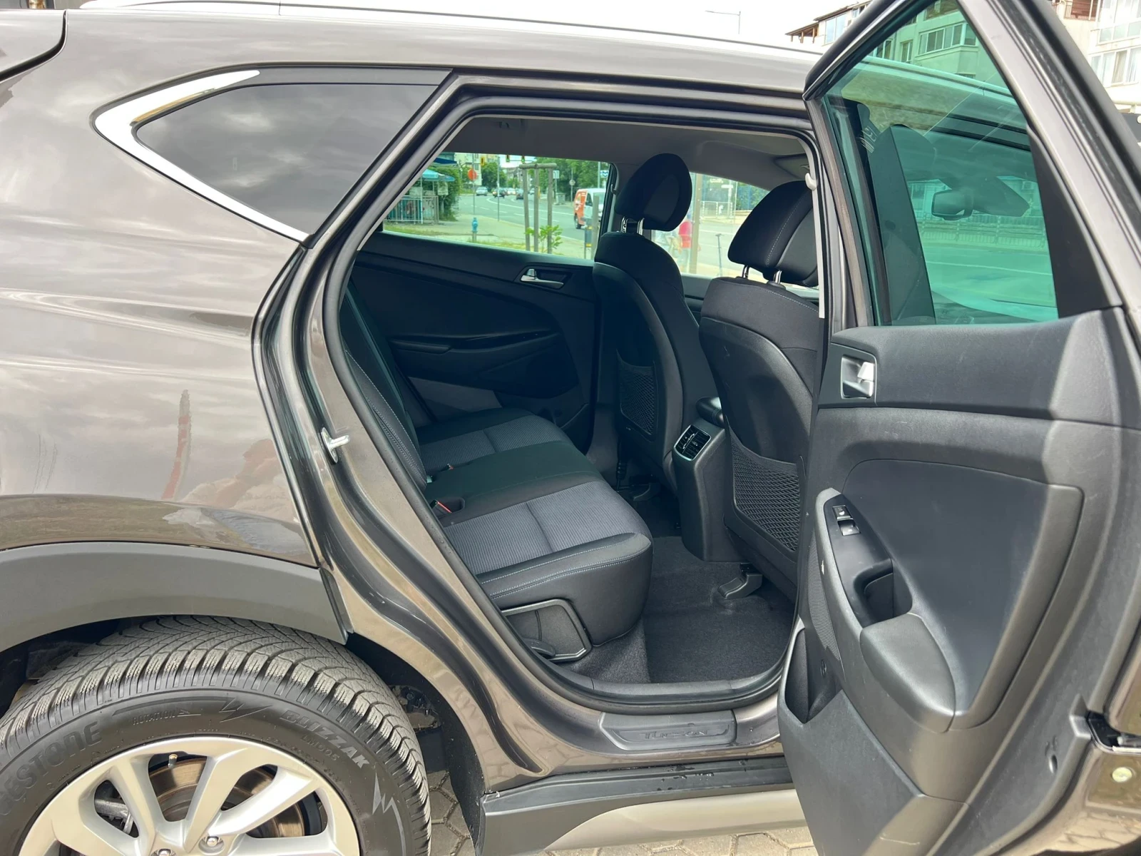 Hyundai Tucson 1.7CRDi/AVTOMAT/NAVI, снимка 13 - Автомобили и джипове - 54932590