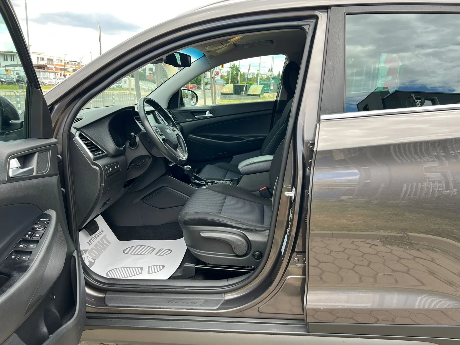 Hyundai Tucson 1.7CRDi/AVTOMAT/NAVI, снимка 8 - Автомобили и джипове - 54932590