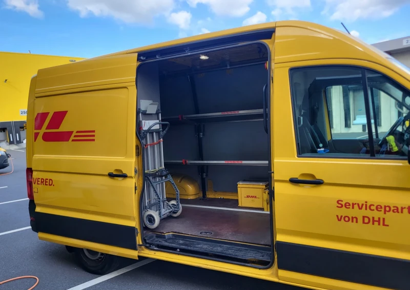 VW Crafter DHL, снимка 12 - Бусове и автобуси - 52372861