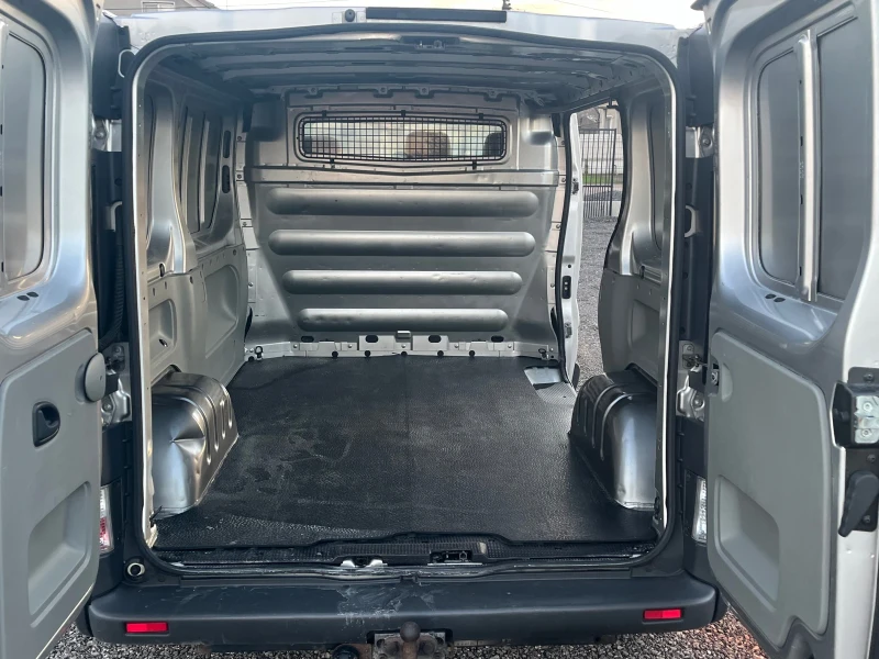 Renault Trafic 2.5 DCI, снимка 7 - Бусове и автобуси - 52740467