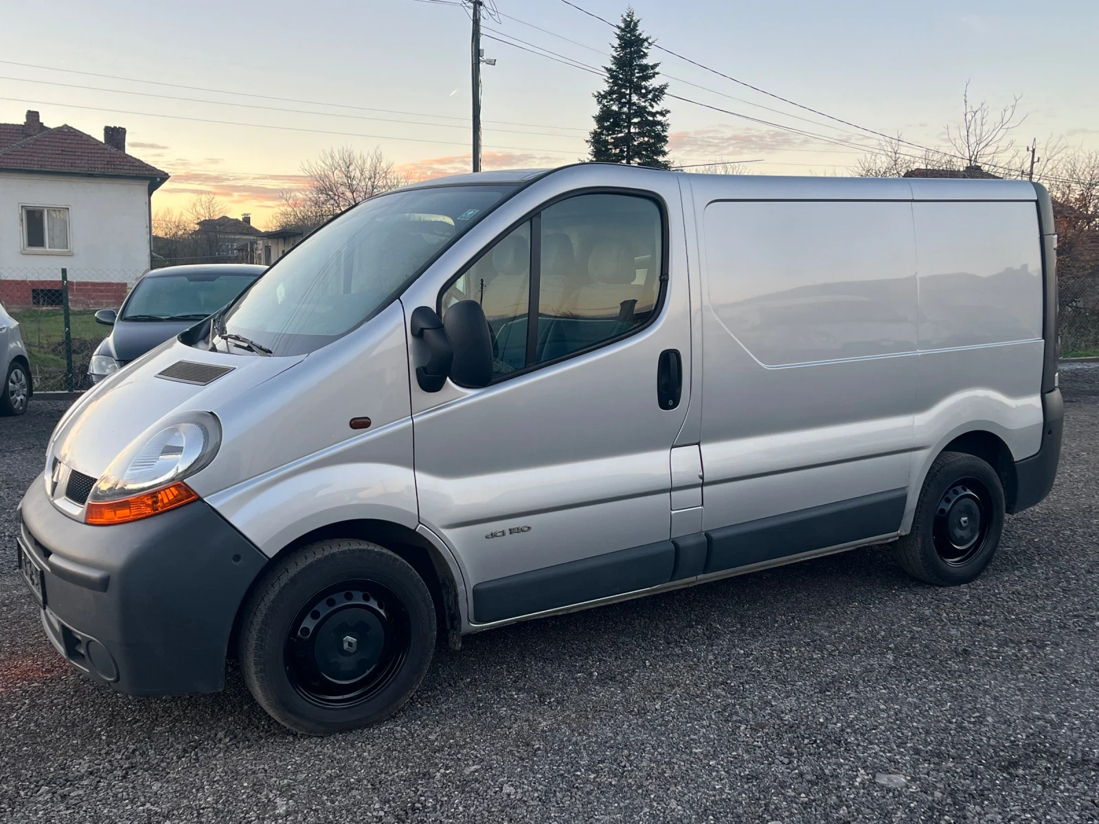 Renault Trafic 2.5 DCI - изображение 2