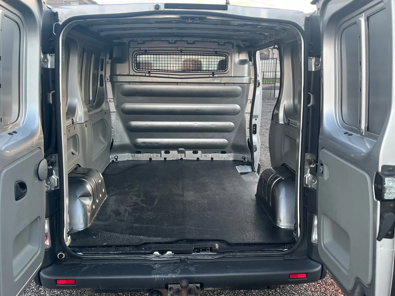 Renault Trafic 2.5 DCI - изображение 7