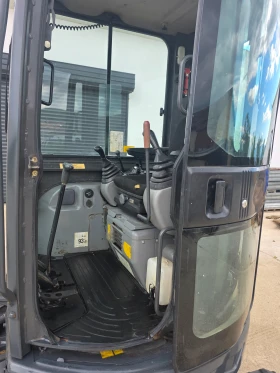 Багер New Holland Е26, снимка 13
