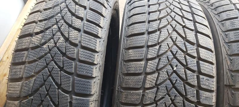 Гуми Зимни 205/60R16, снимка 2 - Гуми и джанти - 33054731