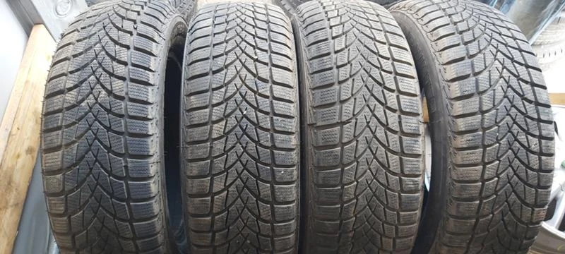 Гуми Зимни 205/60R16, снимка 1 - Гуми и джанти - 33054731