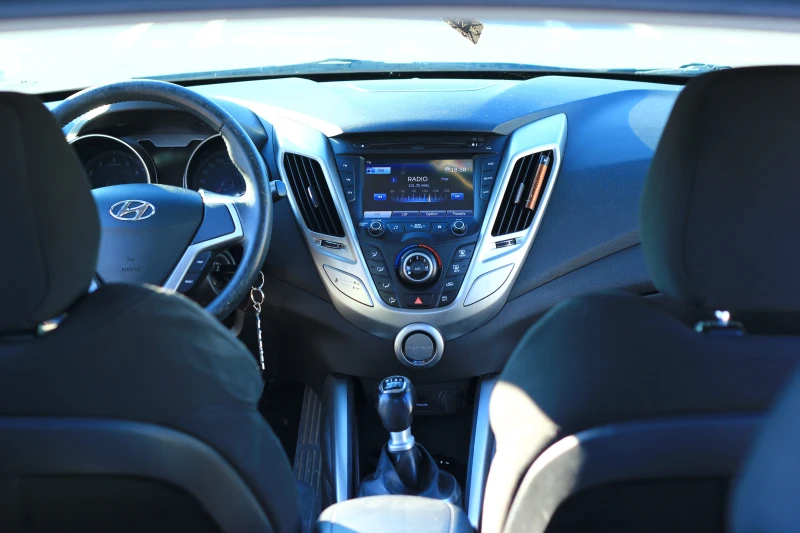 Hyundai Veloster , снимка 14 - Автомобили и джипове - 51086252