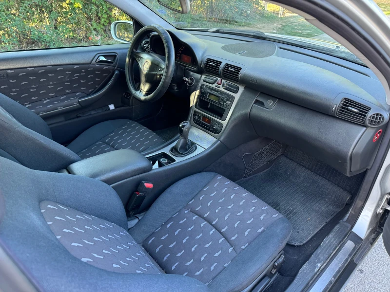 Mercedes-Benz C 220, снимка 6 - Автомобили и джипове - 51712259