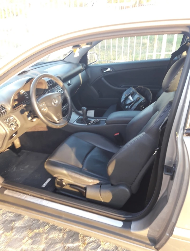 Mercedes-Benz C 220, снимка 4 - Автомобили и джипове - 52529014