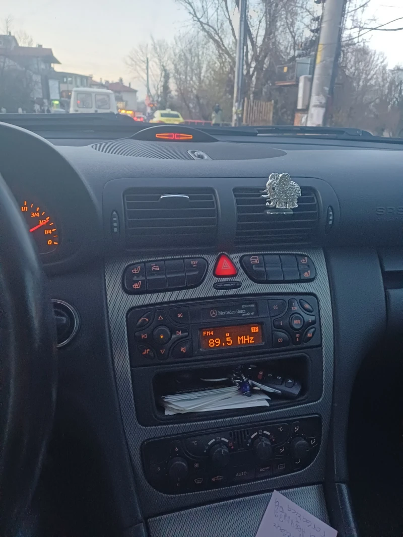 Mercedes-Benz C 220, снимка 5 - Автомобили и джипове - 52529014
