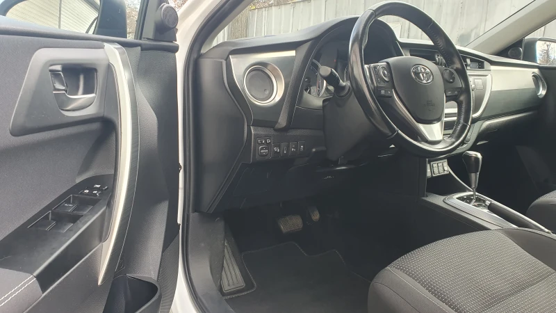 Toyota Auris 1.6 i START Edition, снимка 9 - Автомобили и джипове - 52690405