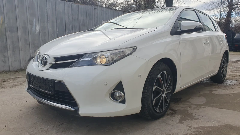 Toyota Auris 1.6 i START Edition, снимка 2 - Автомобили и джипове - 52690405