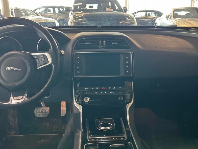 Jaguar XE * Prestige * CARFAX * ЦЕНА ДО БГ, снимка 9 - Автомобили и джипове - 53341180