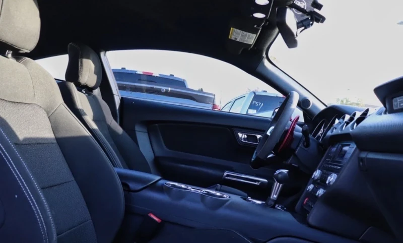 Ford Mustang 3.7 V6 * * 10-степенна кутия * * Carfax * * , снимка 9 - Автомобили и джипове - 53446934