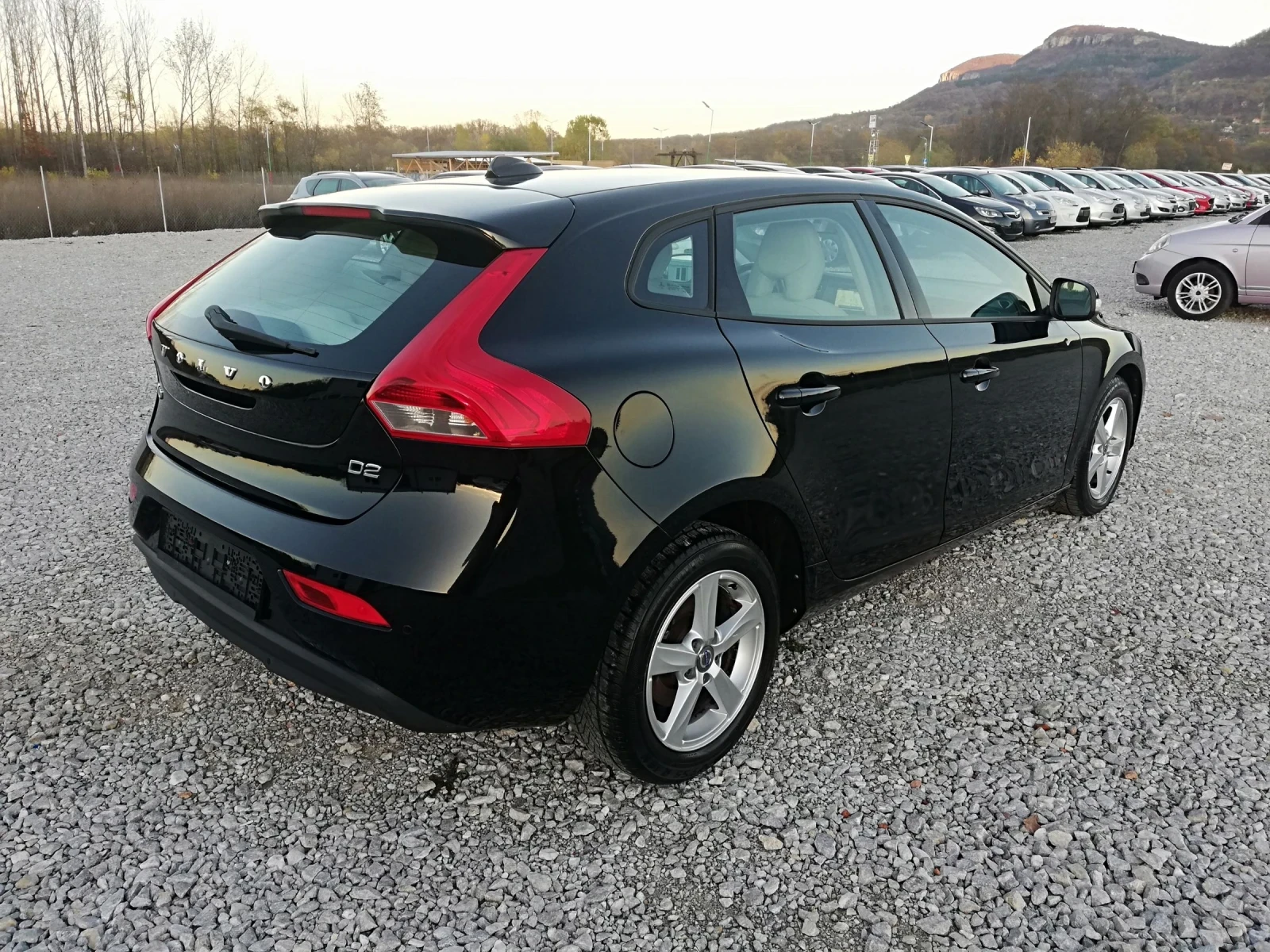 Volvo V40 2.0d kli navi 120 - изображение 6