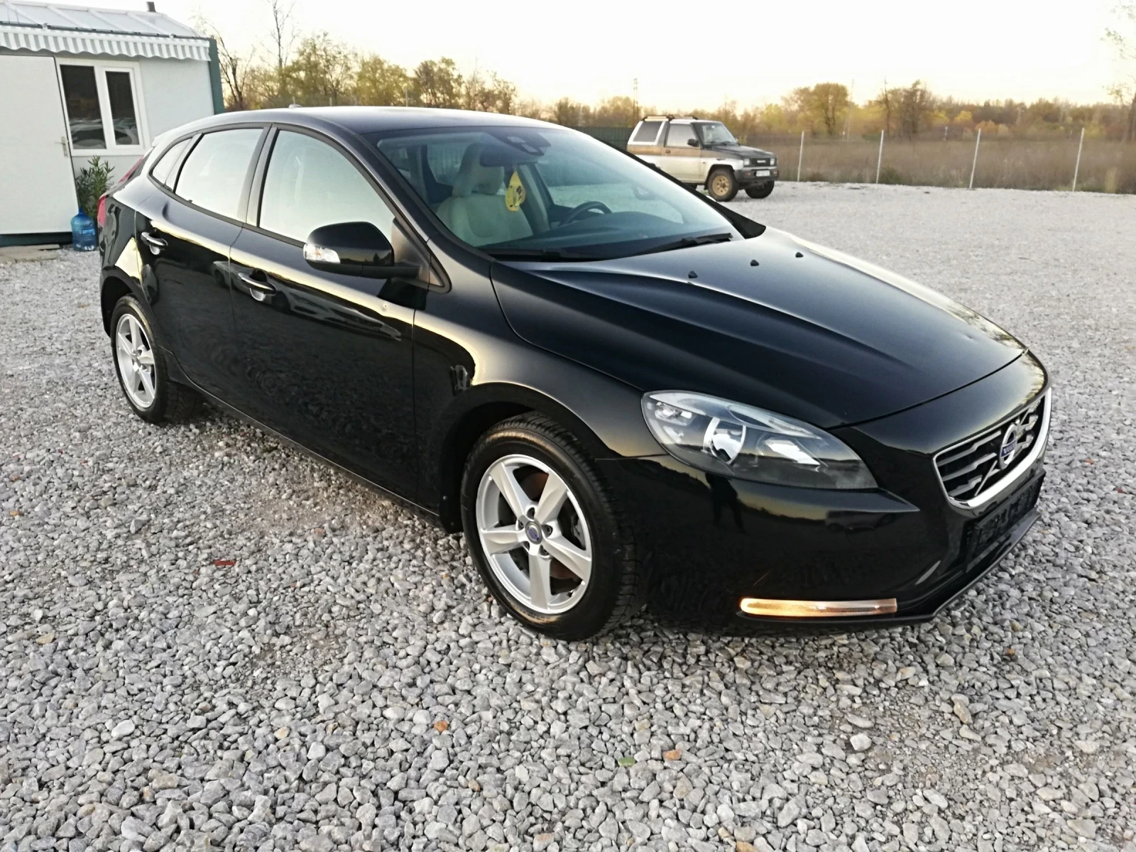 Volvo V40 2.0d kli navi 120 - изображение 8