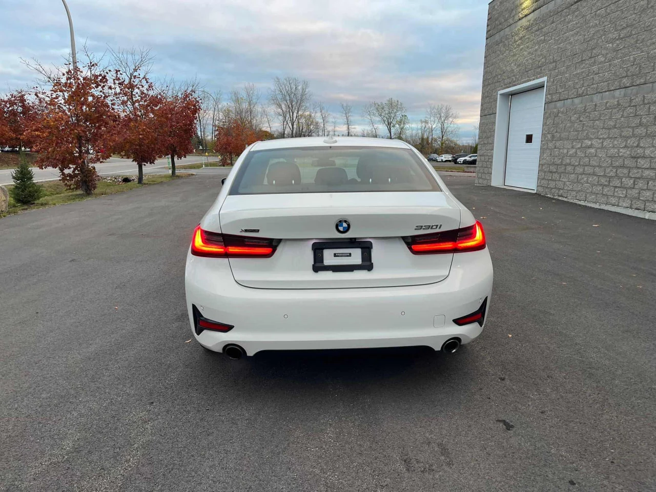 BMW 330 * АВТО КРЕДИТ* ЦЕНА ДО БГ * СЕРВИЗНА ИСТОРИЯ *  - изображение 5