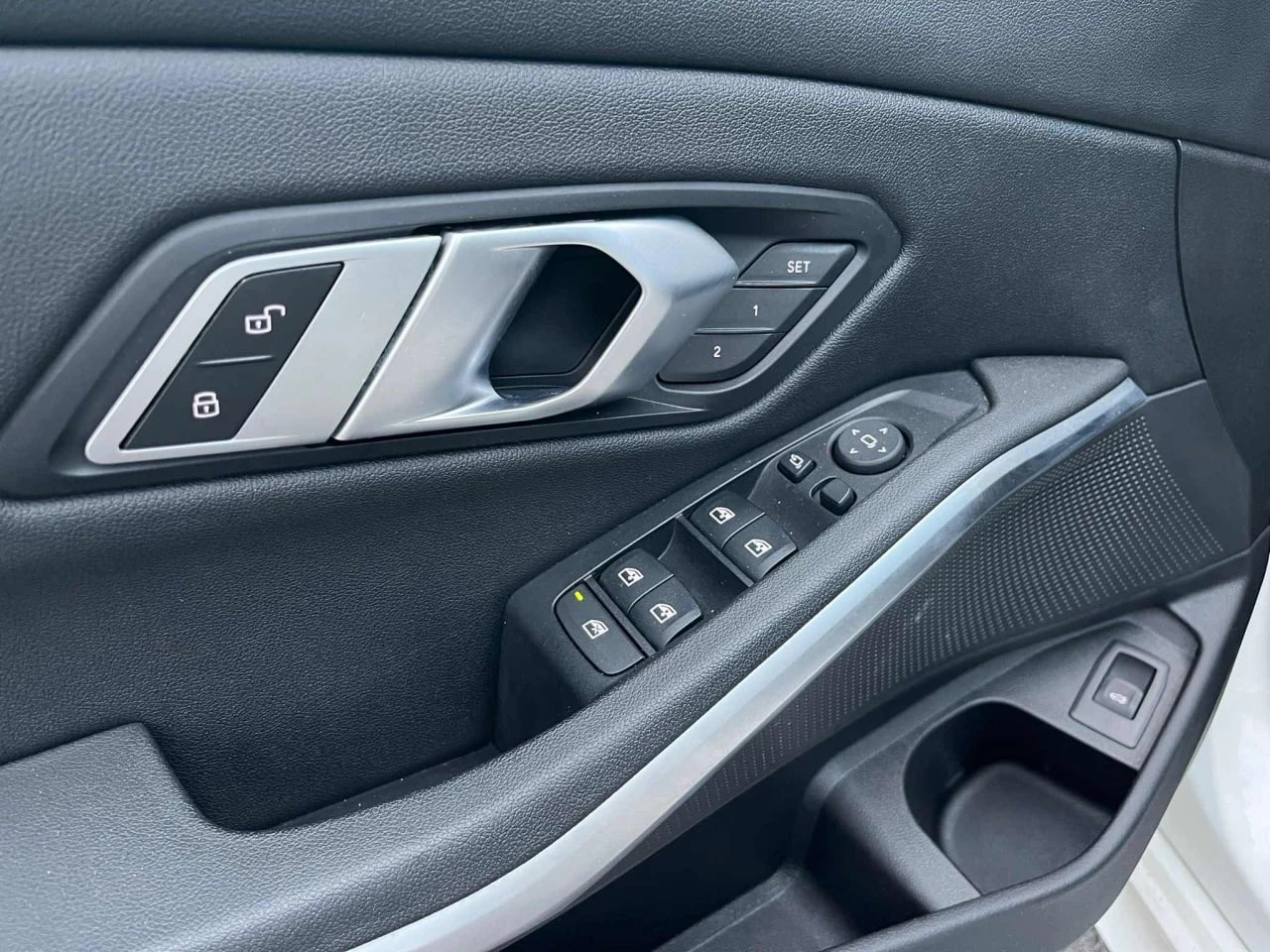 BMW 330 *  *    *   *  | Mobile.bg   12