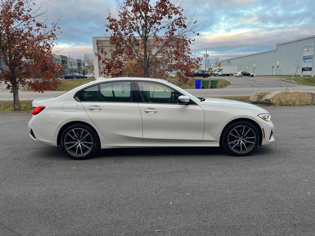 BMW 330 * АВТО КРЕДИТ* ЦЕНА ДО БГ * СЕРВИЗНА ИСТОРИЯ *  - изображение 3