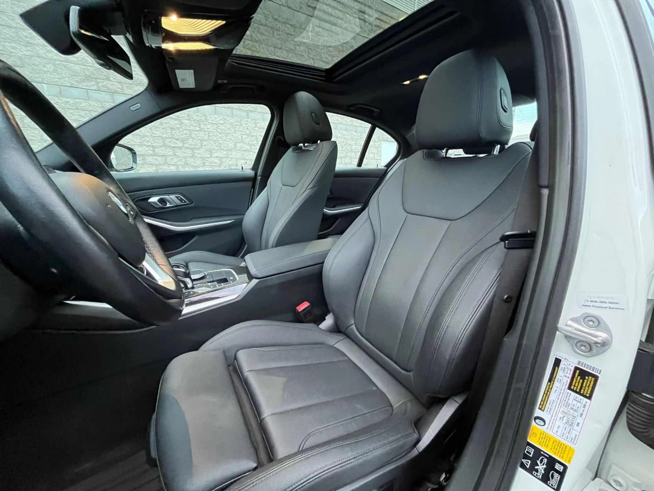 BMW 330 * АВТО КРЕДИТ* ЦЕНА ДО БГ * СЕРВИЗНА ИСТОРИЯ *  - изображение 6