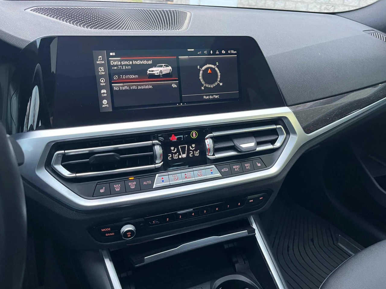 BMW 330 * АВТО КРЕДИТ* ЦЕНА ДО БГ * СЕРВИЗНА ИСТОРИЯ *  - изображение 10