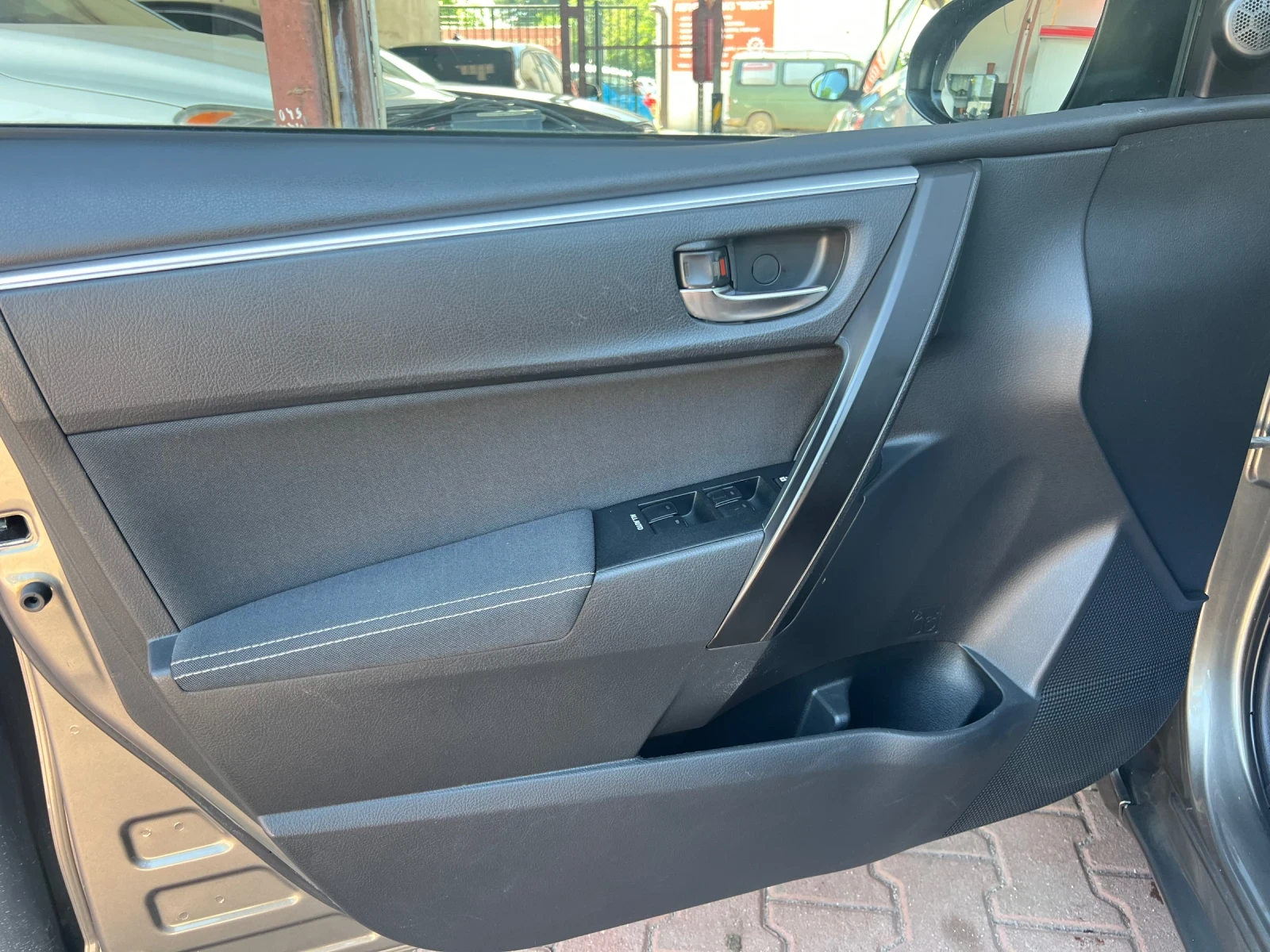 Toyota Corolla 1.4D4D/90p.s-EURO 6B, снимка 15 - Автомобили и джипове - 53192033