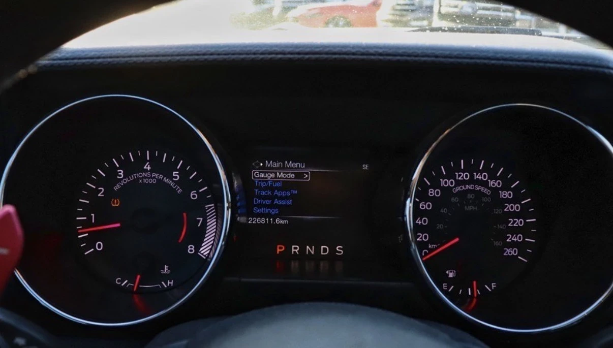 Ford Mustang 3.7 V6 * * 10-степенна кутия * * Carfax * *  - изображение 8