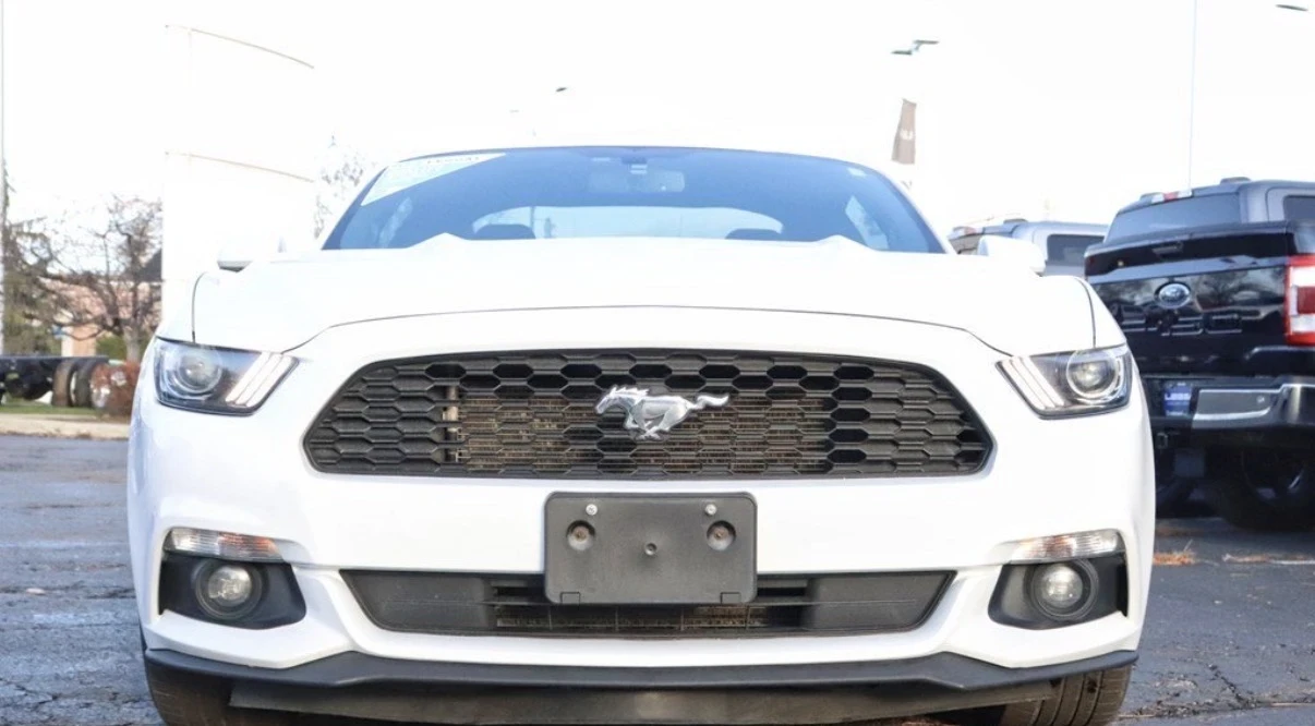 Ford Mustang 3.7 V6 * * 10-степенна кутия * * Carfax * *  - изображение 2