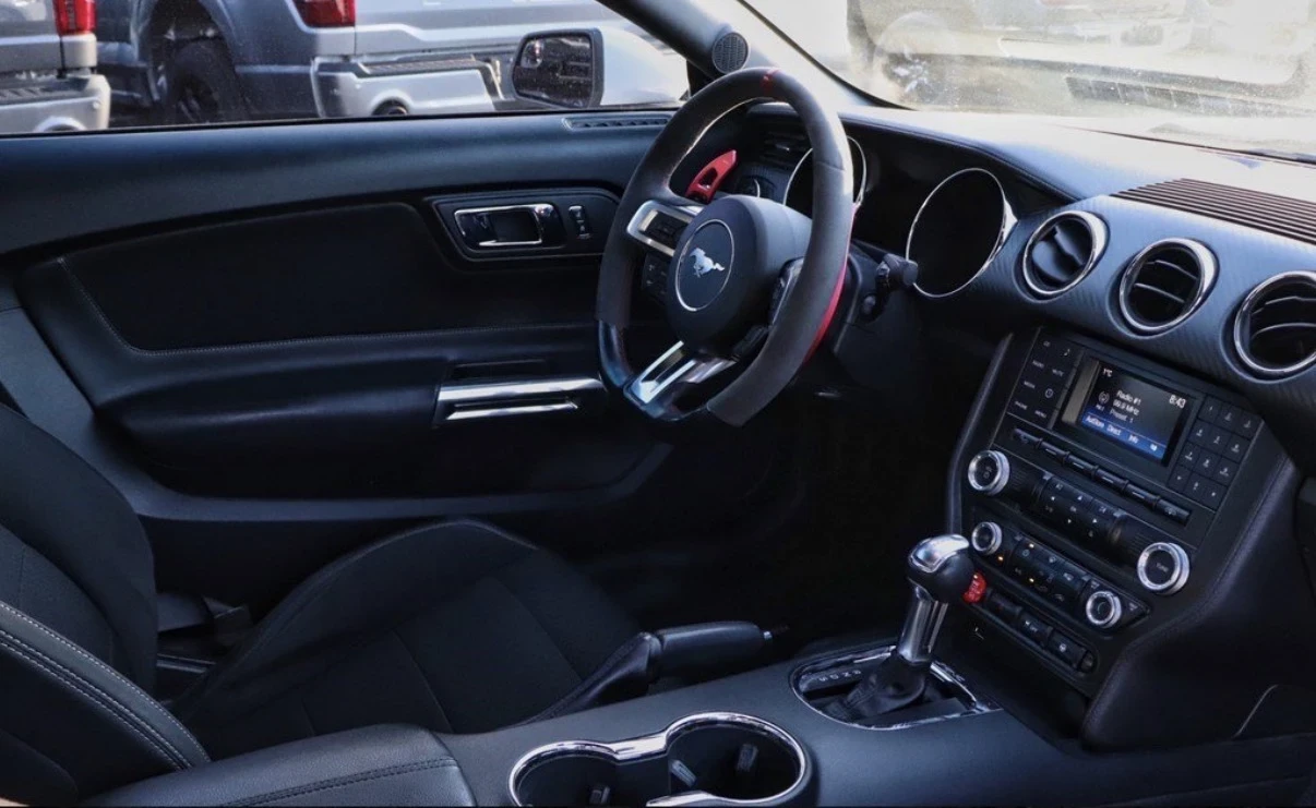 Ford Mustang 3.7 V6 * * 10-степенна кутия * * Carfax * *  - изображение 7