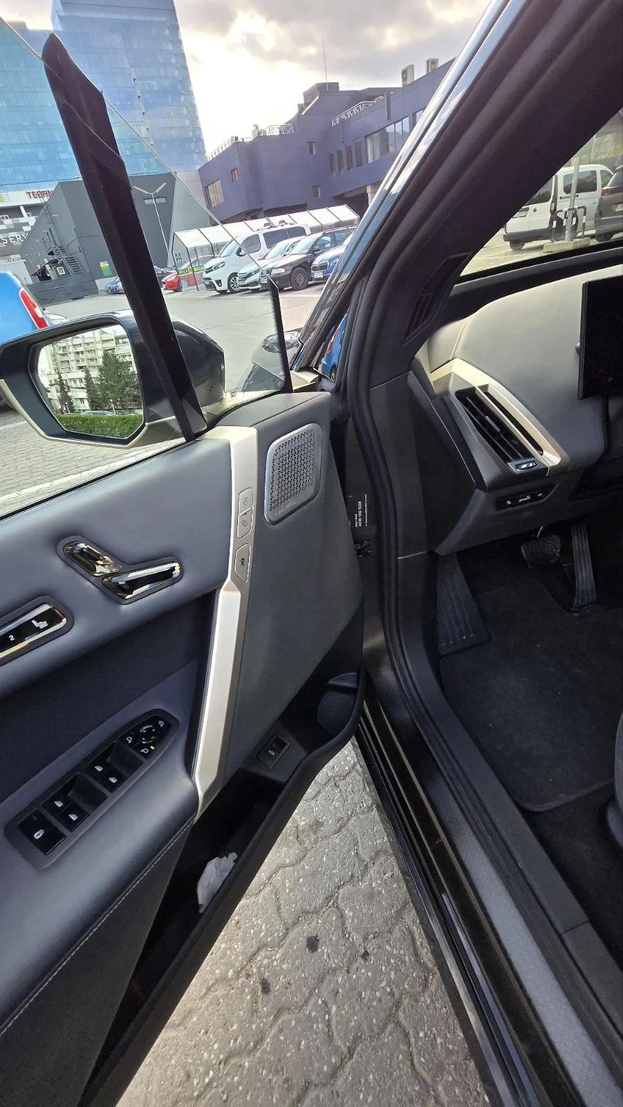 BMW iX 50 B&W/AIR/Massage/Soft-Close/Crystal/Pano/FULL, снимка 7 - Автомобили и джипове - 54126376