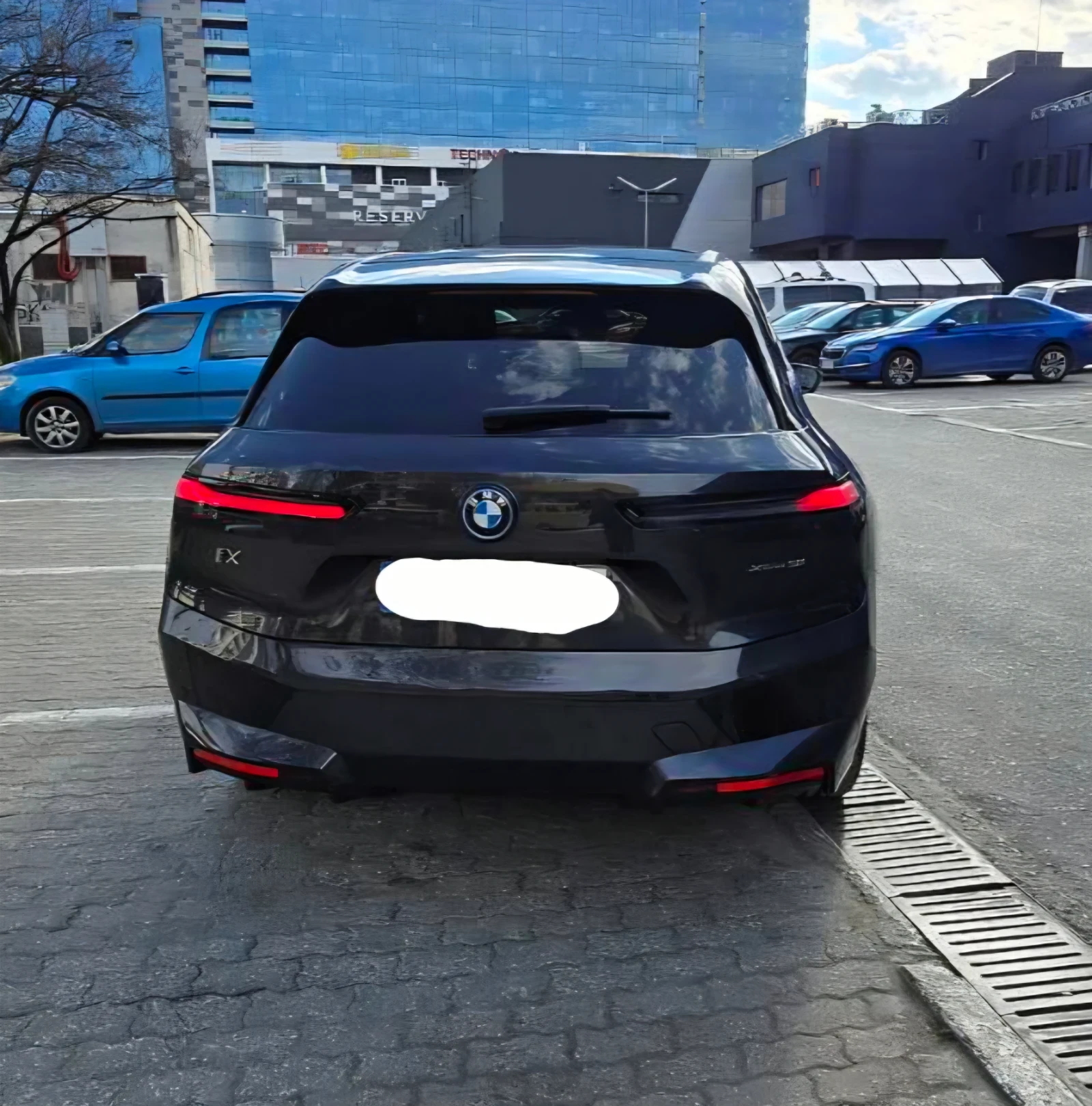 BMW iX 50 B&W/AIR/Massage/Soft-Close/Crystal/Pano/FULL, снимка 3 - Автомобили и джипове - 54126376