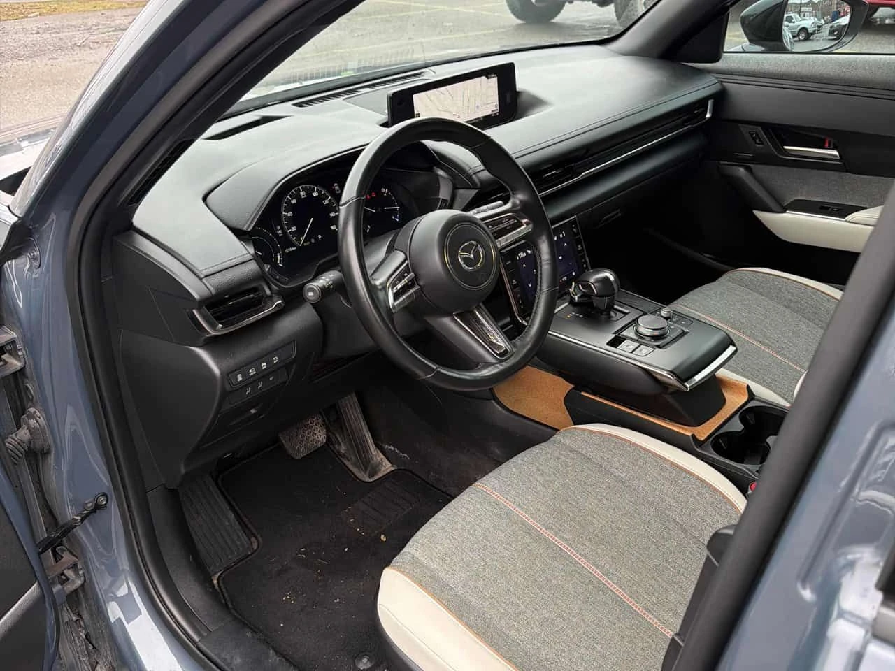 Mazda MX-30 * GT * CARFAX * ДВА КЛЮЧА * 360 КАМЕРИ, снимка 5 - Автомобили и джипове - 54219396