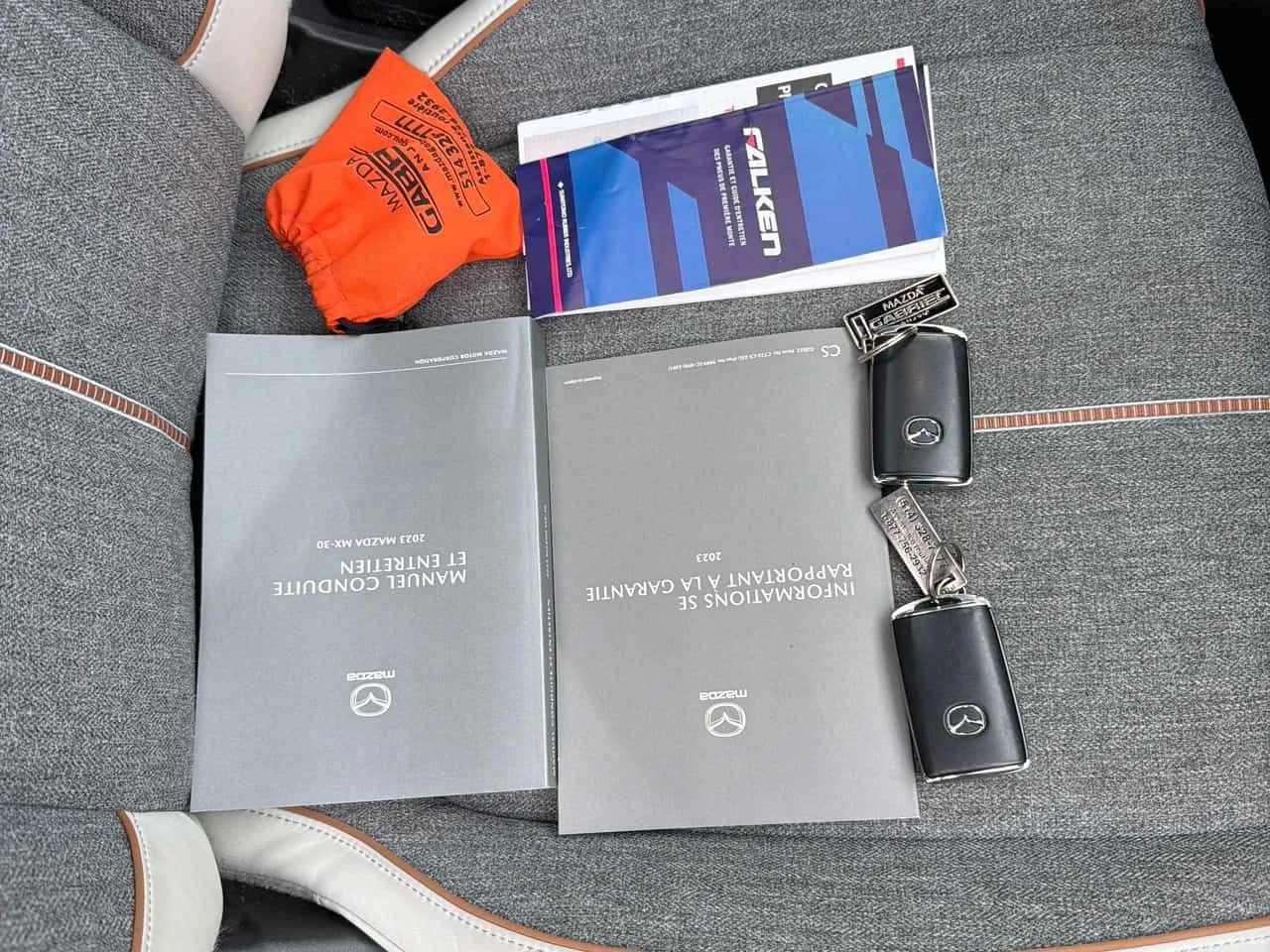 Mazda MX-30 * GT * CARFAX * ДВА КЛЮЧА * 360 КАМЕРИ, снимка 14 - Автомобили и джипове - 54219396