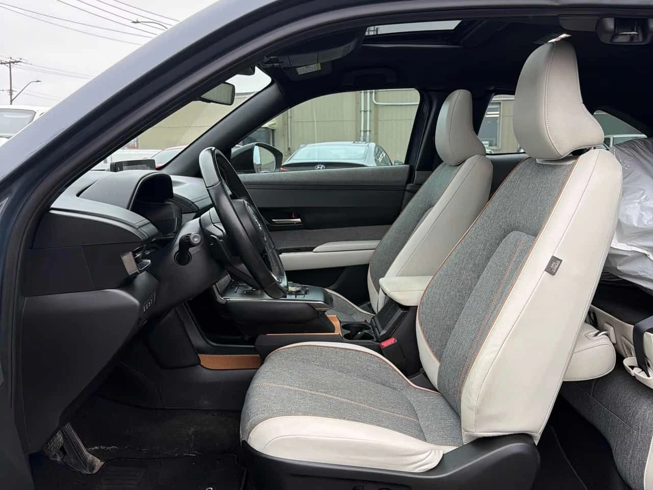 Mazda MX-30 * GT * CARFAX * ДВА КЛЮЧА * 360 КАМЕРИ, снимка 17 - Автомобили и джипове - 54219396