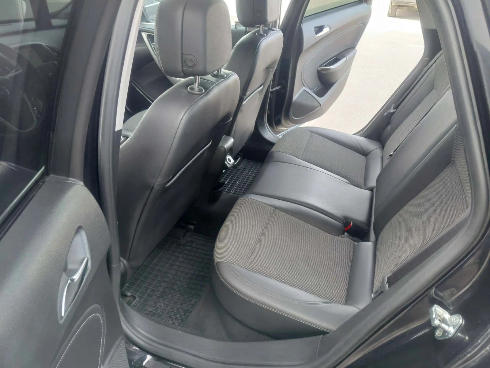 Opel Astra J 1, 7 CDTI Sports Tourer ISUZU, снимка 9 - Автомобили и джипове - 54225086