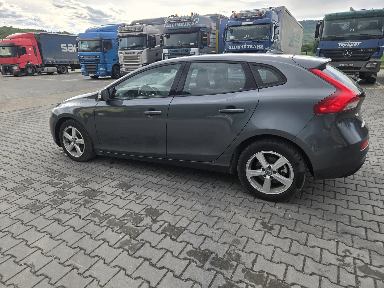 Volvo V40 Хечбек D2, снимка 3 - Автомобили и джипове - 54526988