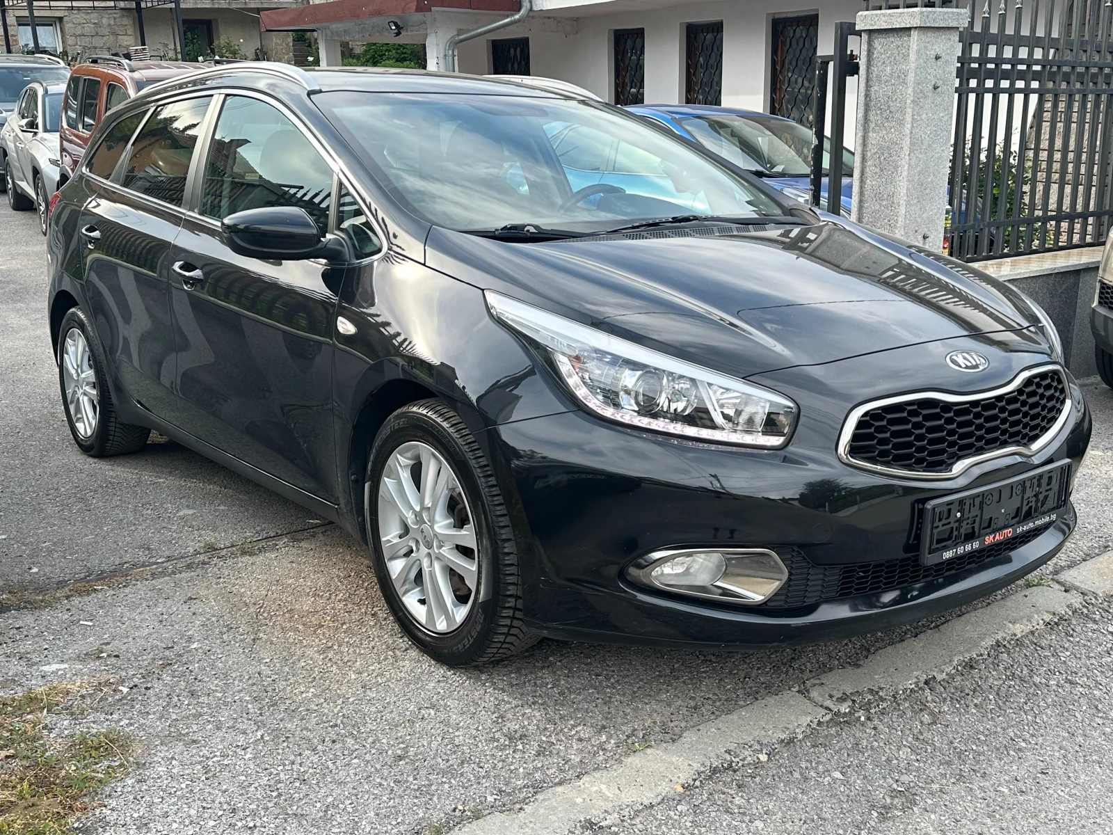 Kia Ceed 1.4CRDi-90k.s-LED-NAVI-PDC-EURO5B-6sk, снимка 3 - Автомобили и джипове - 54859819