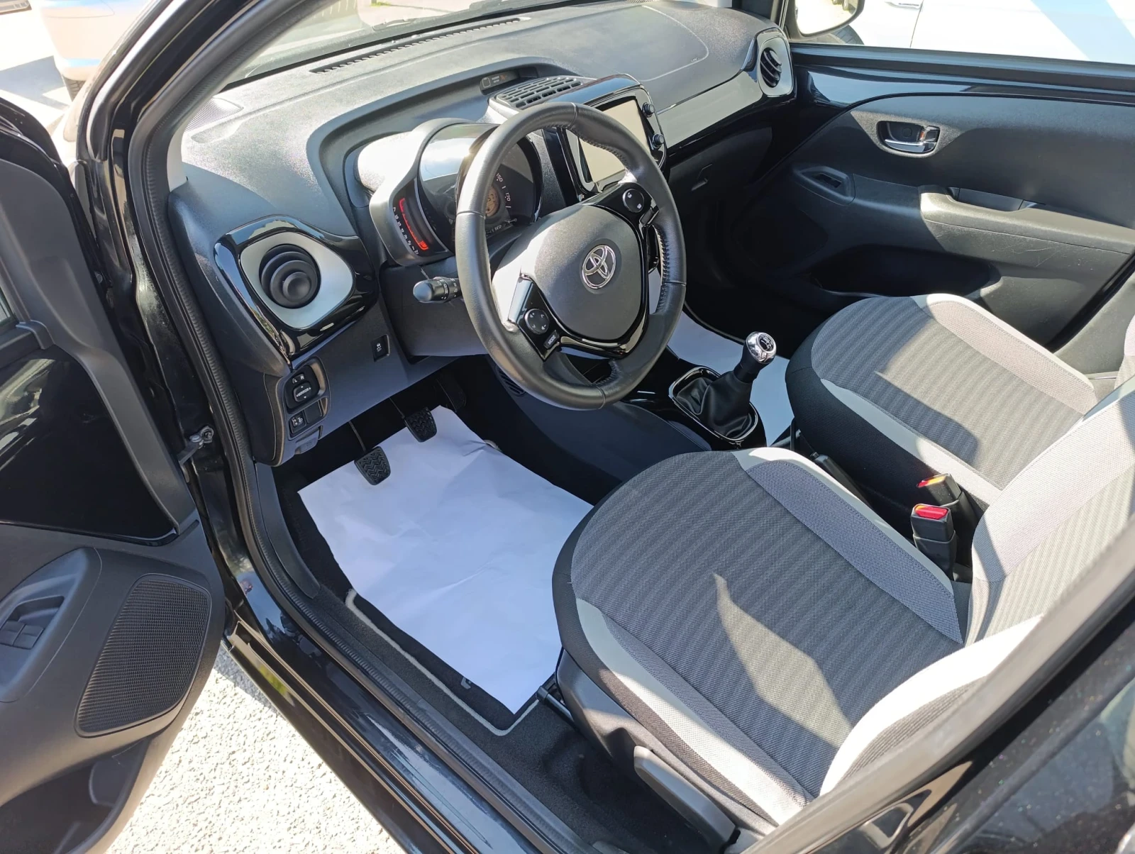 Toyota Aygo Топ състояние!!!, снимка 7 - Автомобили и джипове - 55235490