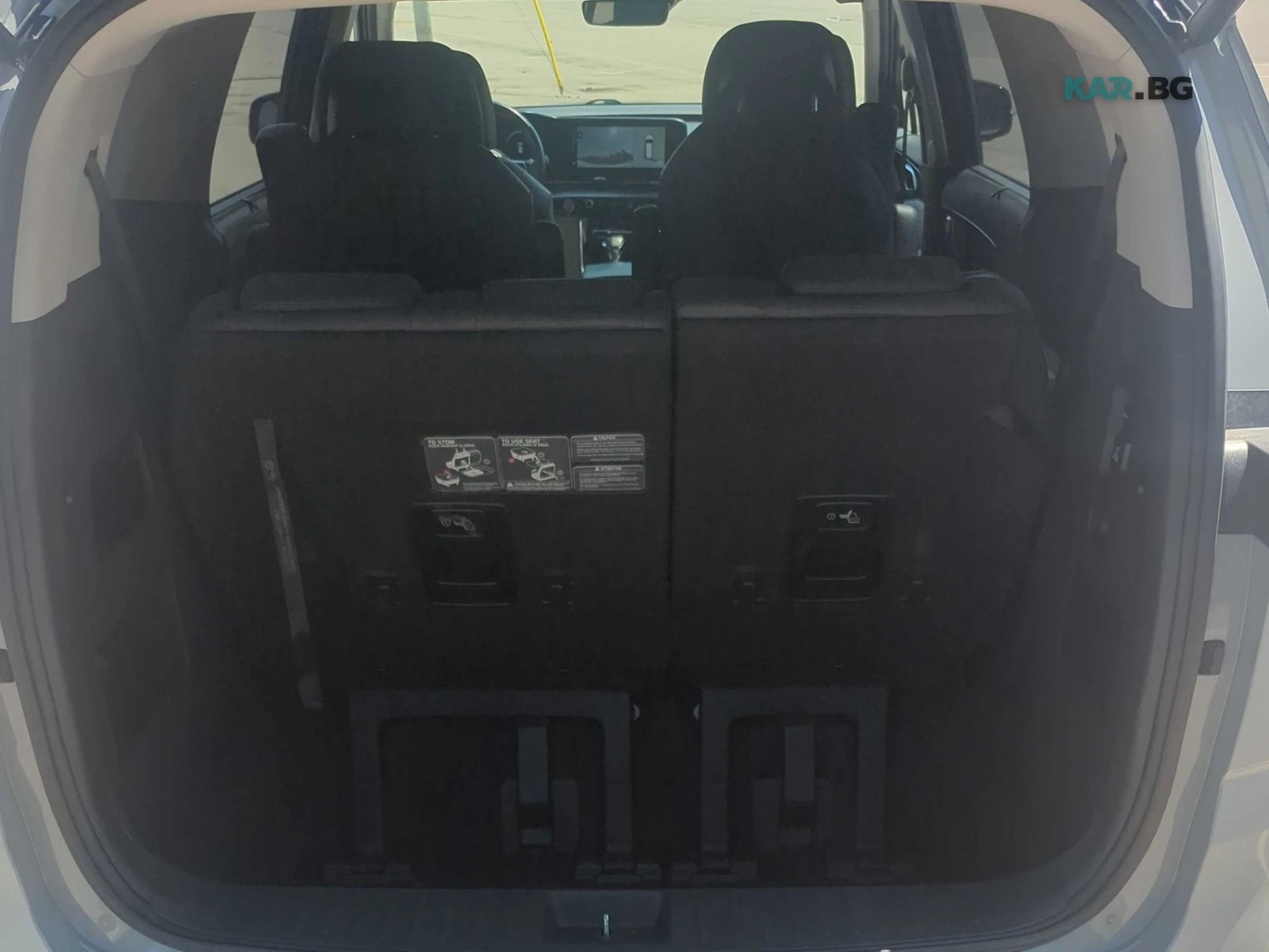Kia Carnival SX Автокредит Цена до България, снимка 14 - Автомобили и джипове - 55278483