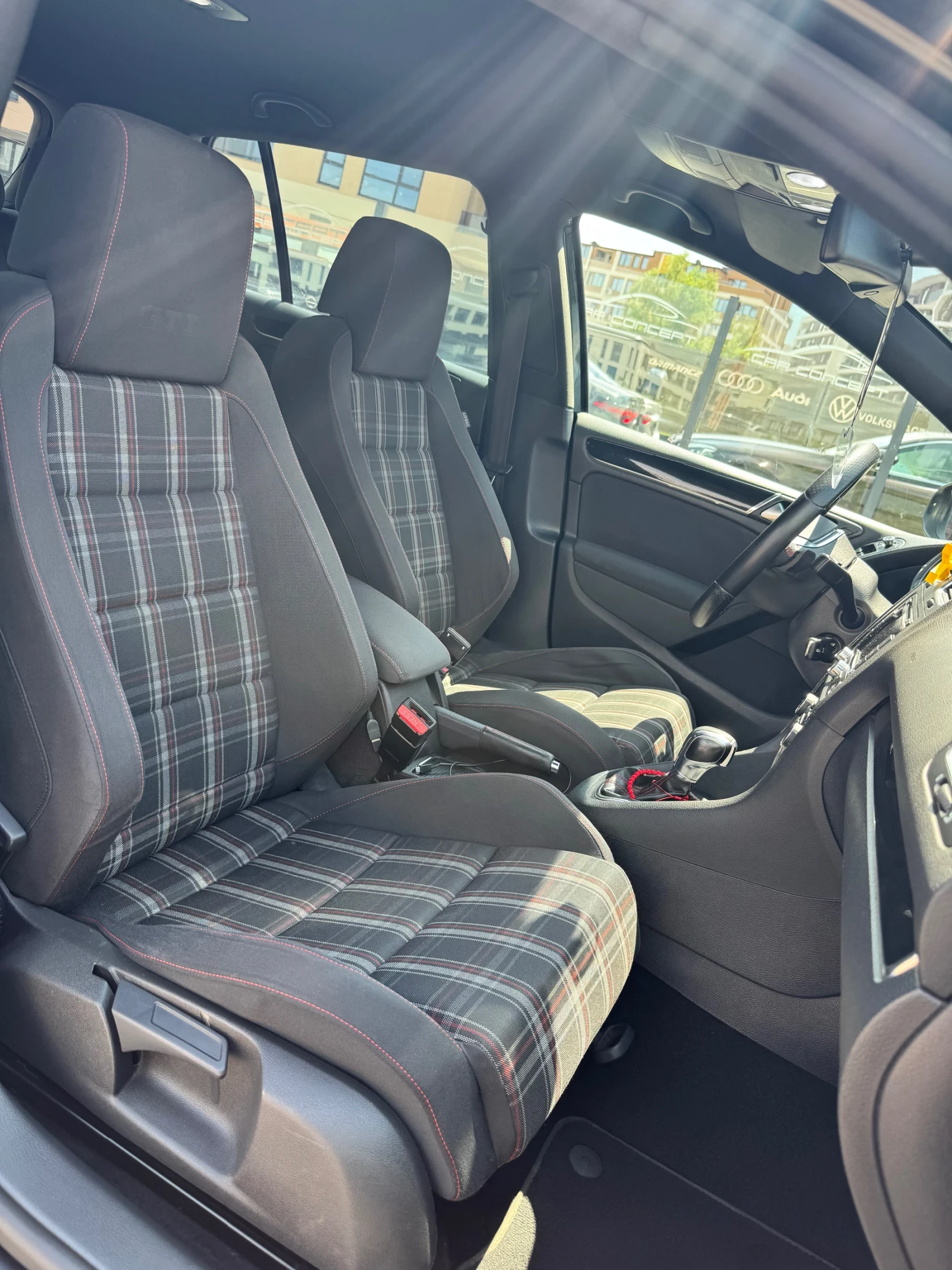 VW Golf GTI/RECARO/DSG, снимка 12 - Автомобили и джипове - 55335063