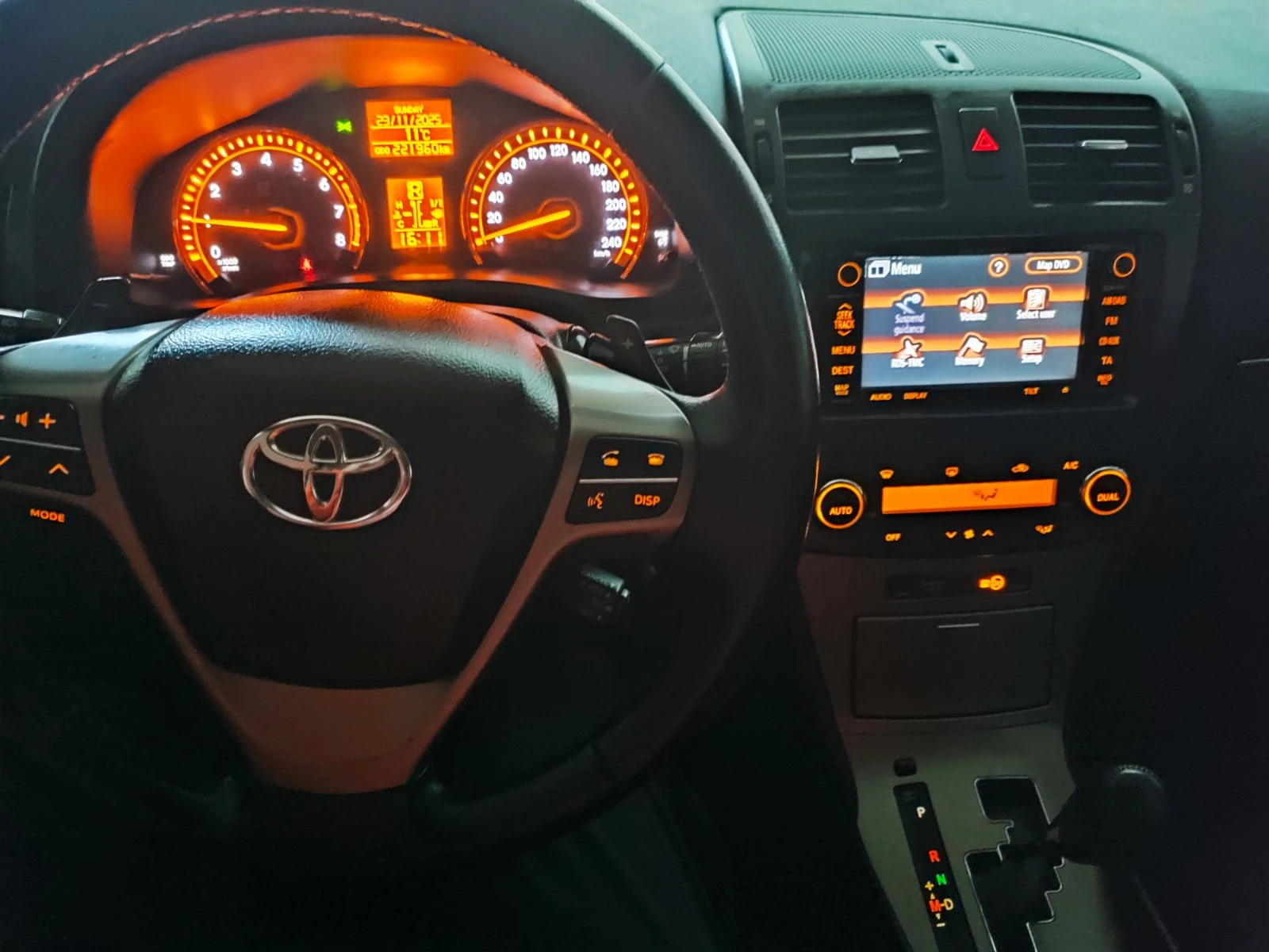 Toyota Avensis 2.0I-SWISS, снимка 4 - Автомобили и джипове - 55439378