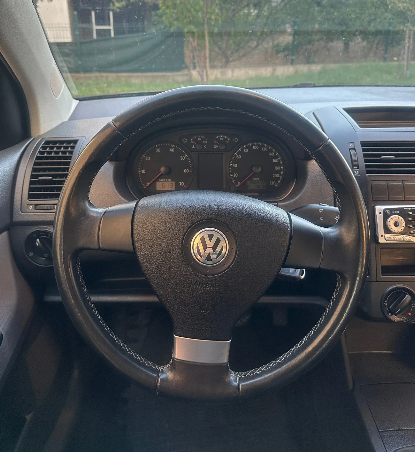 VW Polo 1.4i* Face* 80коня, снимка 8 - Автомобили и джипове - 55853967